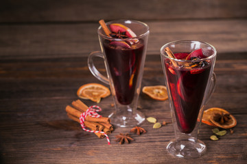 Mulled wine with fruits, cinnamon sticks, anise and decorations