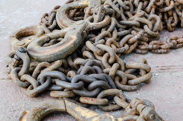 Fototapeta premium Close up shot of a big metal chain on a steel plate