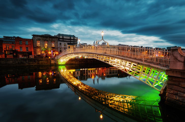 Naklejka premium Most Ha'penny w Dublinie