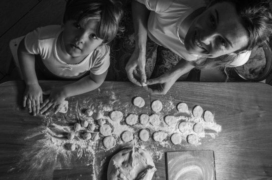 Mom And Daughter Are Making Flour Out Of Flour To Cook Dumplings