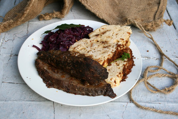 organisch, lifestyle, braten, semmelknödel, böhmischer, rotkohl, selbstgemacht, urban, werbetafel, country, modern, neu