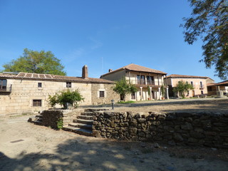 Granadilla, antiguo señorío de Granada, es una antigua villa amurallada de origen feudal en el noroeste de la provincia de Cáceres