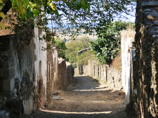 Granadilla, antiguo señorío de Granada, es una antigua villa amurallada de origen feudal en el...