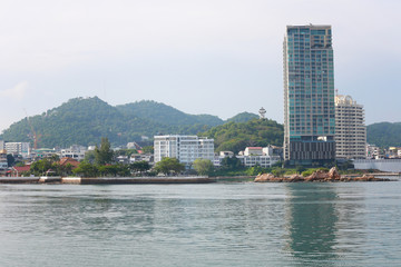 Obraz premium view coastal area of Sriracha city in chonburi.