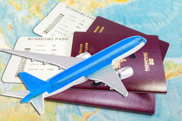 avion bleu sur passeports, voyages par avion 