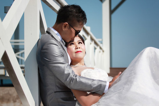 Asian couple photographed before marriage is Pre-wedding on Koh Si Chang Island.