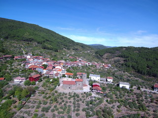 Fototapeta na wymiar Herguijuela de la Sierra, pueblo de Salamanca (Castilla y León, España)