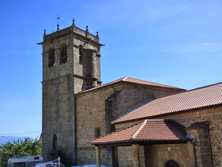 Fototapeta na wymiar Herguijuela de la Sierra, pueblo de Salamanca (Castilla y León, España)