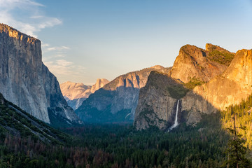 Fototapeta na wymiar Yosemite National Park Valley summer landscape
