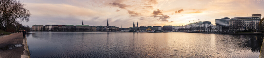 Obraz premium Binnenalster in Hamburg panorama