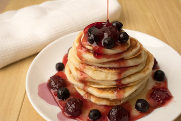 pancakes with berries