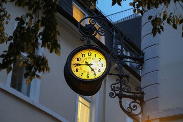 Fototapeta na wymiar Beautiful city clock