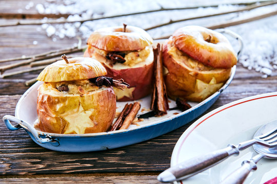 Baked or roasted apples with Christmas stars