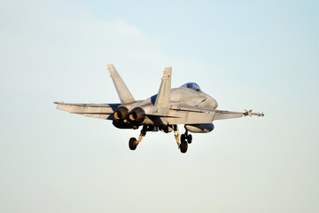 F/A-18 Hornet aterrizando en Albacete