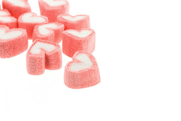 Obraz na płótnie Canvas Pink heart shaped marshmallows isolated