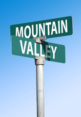 Obraz premium mountain and valley sign
