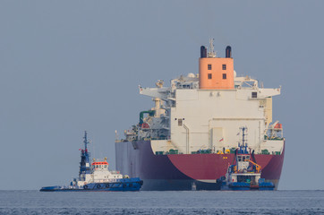 GAS CARRIER - LNG Tanker is flowing to the sea © Wojciech Wrzesień