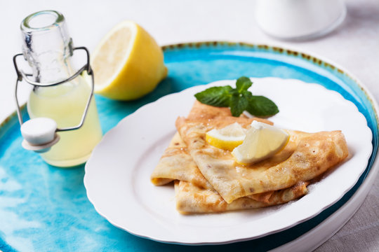 English-style pancakes with lemon and sugar