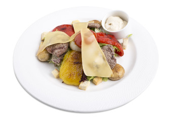 Warm veal salad with vegetables.