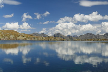 Spiegelung in einem Bergsee