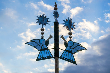 Obraz premium an angel as a decoration in the city before Christmas