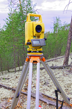 Modern shabby electronic total station