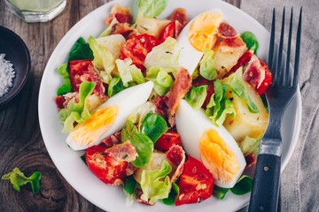 potato salad with eggs, lettuce,  tomatoes and bacon