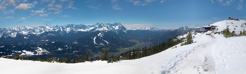 Fototapeta na wymiar Winter Panoramaweg am Wank bei Garmisch