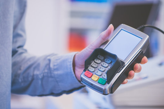 EC- / Bankomat - Karten Terminal, Plastikgeld im Handel