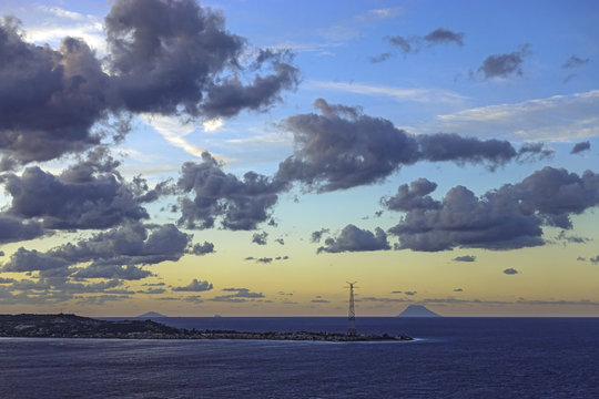 Le Isole Eolie intraviste dallo Stretto di Messina 749