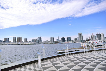 Naklejka premium 晴海埠頭 東京タワーとベイエリア