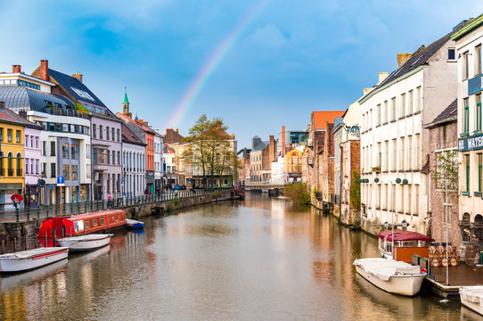 Altstadt in Gent mit Regenbogen