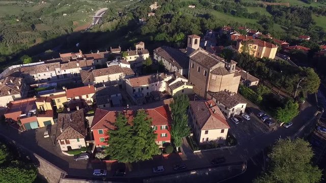 Italia, Pesaro Giugno 2017 - vista aerea del bordo mediavale di Novilara in provincia di Pesaro. Il borgo &egrave; immerso nel verde dei campi e a  pochi passi dal mare