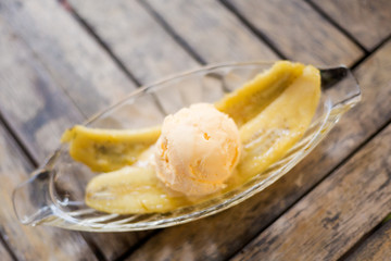 Thai icecream fried banana dessert