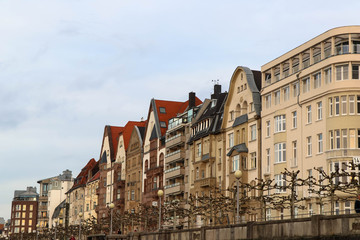 Fototapeta na wymiar Häuserfront am Rhein