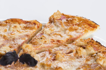 Tasty pizza with chicken