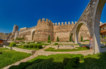 Obraz premium Young woman tourist against massive walls of Rabati Castle