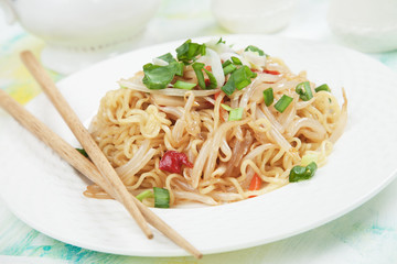 Fototapeta na wymiar Asian instant noodles with vegetables