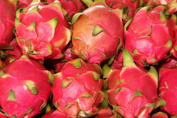 Obraz na płótnie Canvas Pile of dragon fruits for sale at market