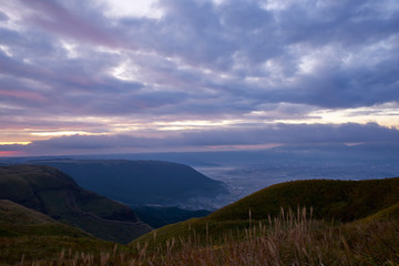 大観峰から望む夜明けのくじゅう連山