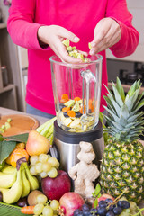 Organic fruit blending in juicer