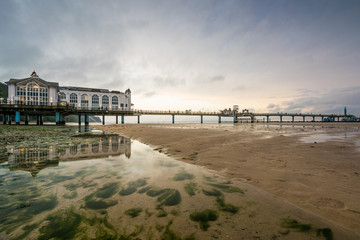 Seebrücke in Sellin auf Insel Rügen an einem Abend im Herbst