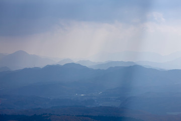 鬼女台から望む蒜山高原方面の山並み