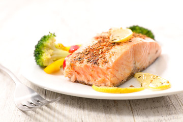salmon cooked with spices and vegetables