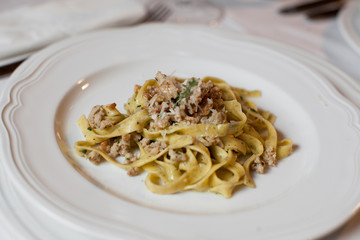 tagliatelle con ragu bianco