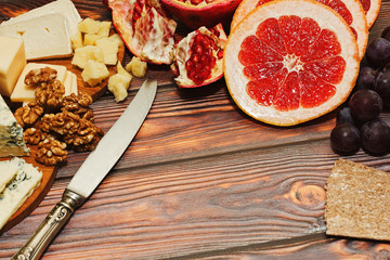  Cheese, fruits and nuts snack