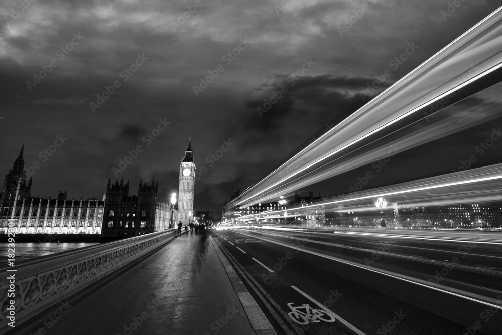 Sticker traffic over the bridge by night