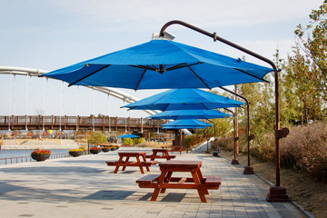 Park bench parasol © MYUNGKU