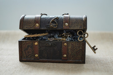 Loot box, open treasure chest