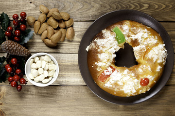 Roscón de Reyes y almendras